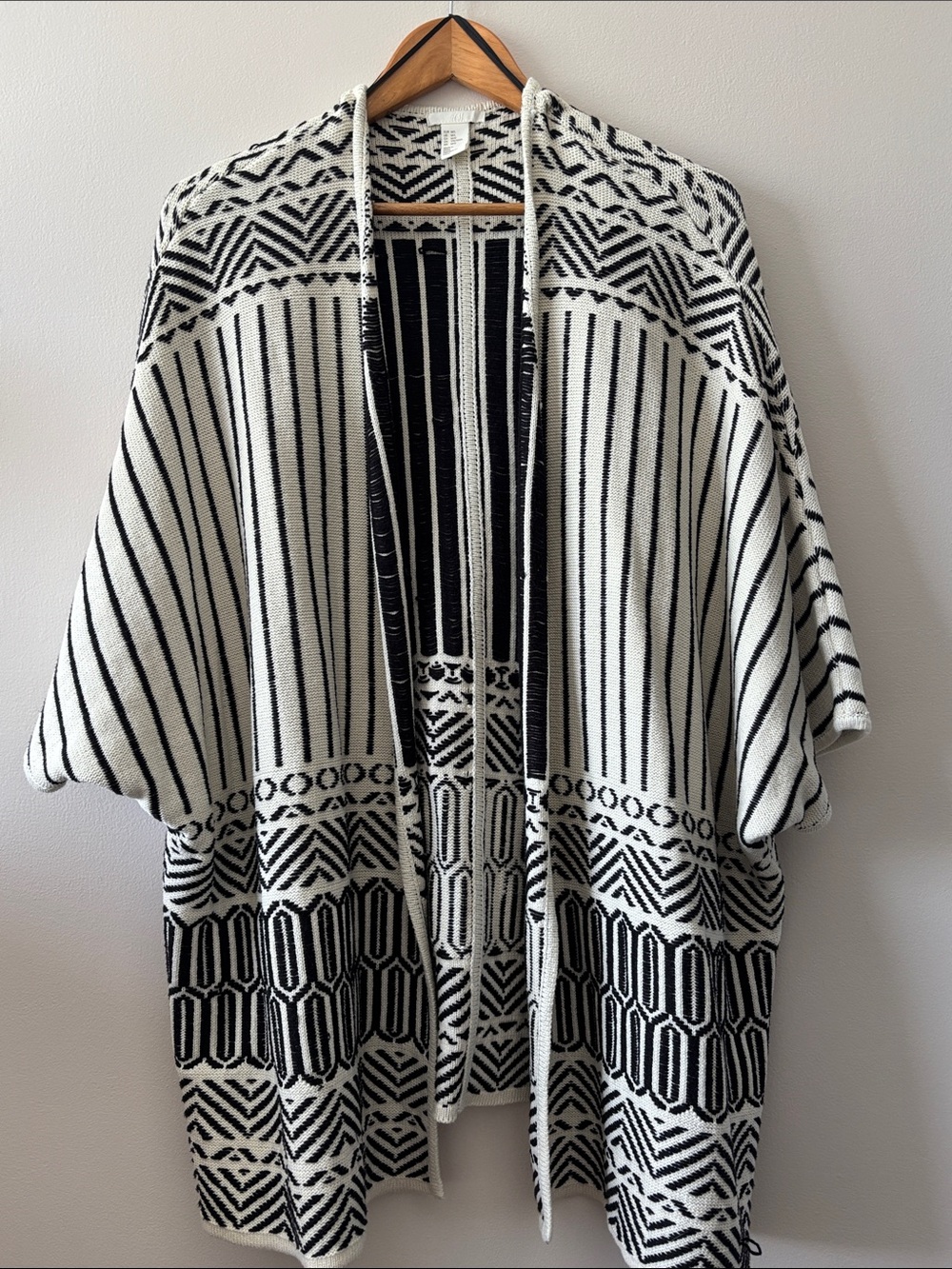 H&M Black and White Patterned Knit Cardigan